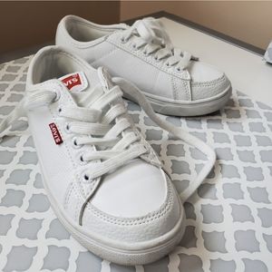 Levis size 1 white sneaker